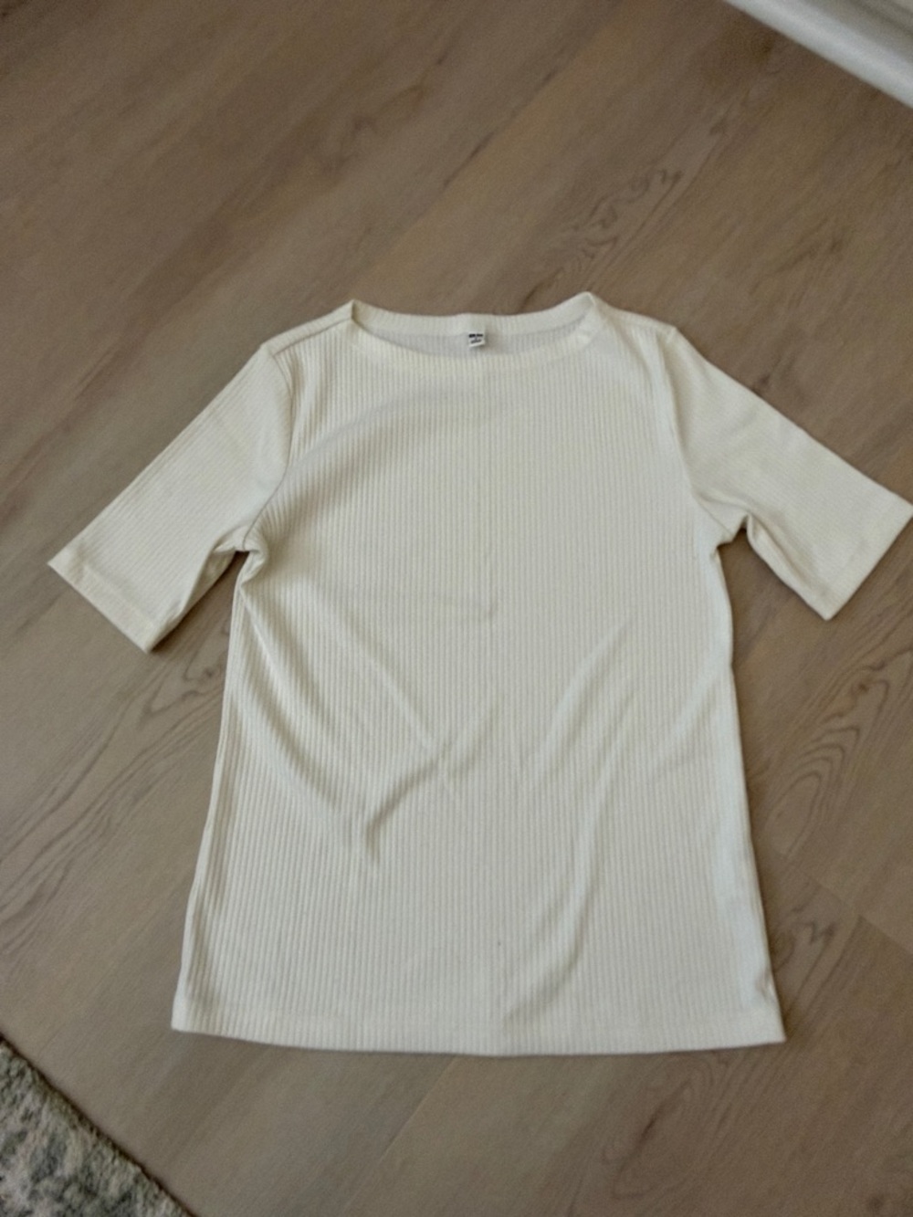 Uniqlo Ribbed Crewneck Short Sleeve Top in Cream